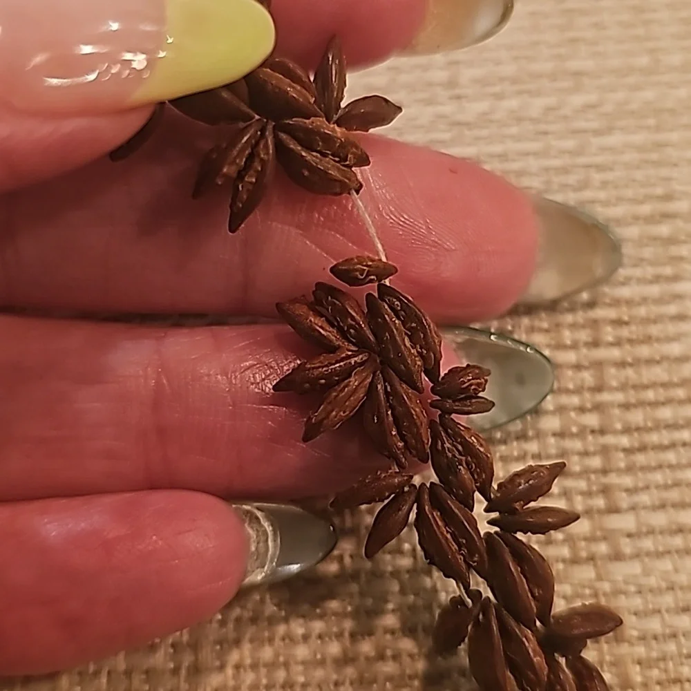 Vintage shell and seed necklaces in natural white, tan and brown - set of 3 - Picture 4 of 4